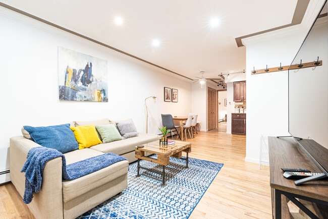 74 69th St, Unit 7B in Guttenberg, NJ - Foto de edificio - Building Photo