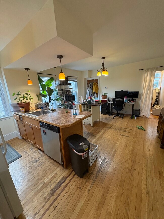 28 Cherry St, Unit 1 in Somerville, MA - Building Photo - Building Photo