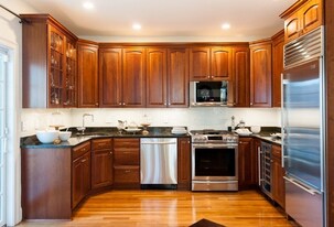 402 E 3rd St in Boston, MA - Building Photo