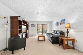 318 Codman Hill Rd in Boxborough, MA - Building Photo - Building Photo