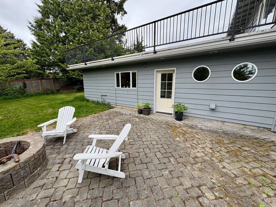 831 Caspers St in Edmonds, WA - Building Photo
