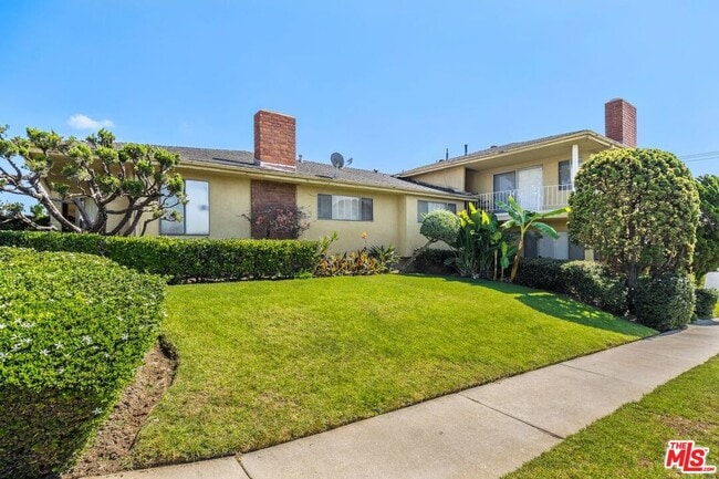 property at 5804 S Kings Rd