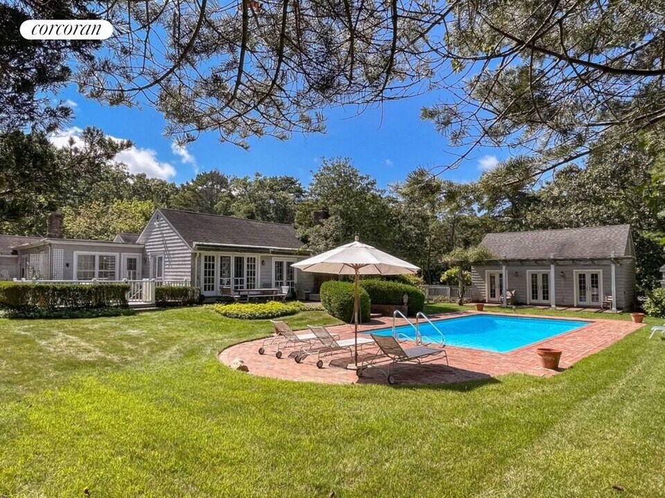474 Water Mill Towd Rd in Southampton, NY - Building Photo