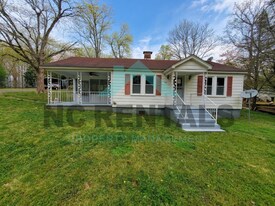 2038 Saxapahaw-Bethlehem Church Rd in Graham, NC - Building Photo