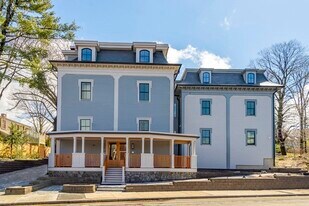 106 Forest Hills St, Unit 202 in Boston, MA - Building Photo