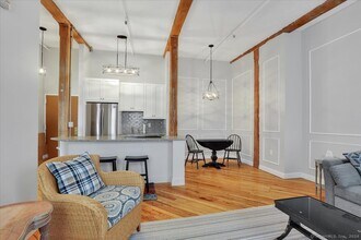 222 Williams St E in Glastonbury, CT - Building Photo - Building Photo