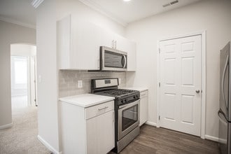 Camden Lansdowne in Leesburg, VA - Building Photo - Interior Photo