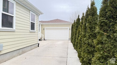 4869 Topcrest Dr in South Jordan, UT - Foto de edificio - Building Photo