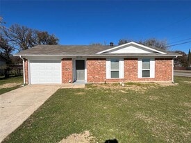 10135 Kittyhawk Ln in Dallas, TX - Building Photo
