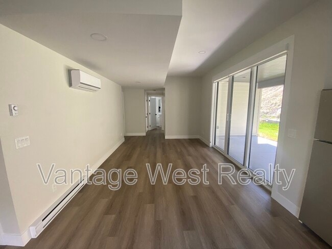 1901 Northern Flicker Ct in Kelowna, BC - Building Photo - Building Photo