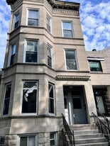 1028 W Oakdale Ave in Chicago, IL - Building Photo