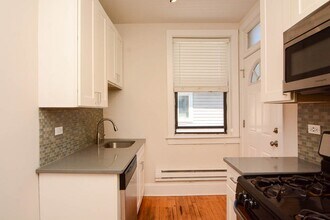 2328 N Rockwell St, Unit J00W in Chicago, IL - Foto de edificio - Building Photo