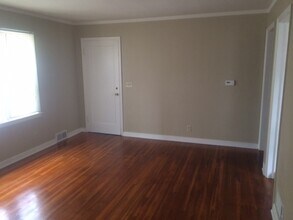 113 N Connecticut Ave, Unit 113 in Mason City, IA - Foto de edificio - Building Photo