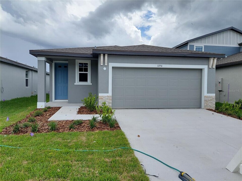 3256 Fresno Pl in Zephyrhills, FL - Building Photo