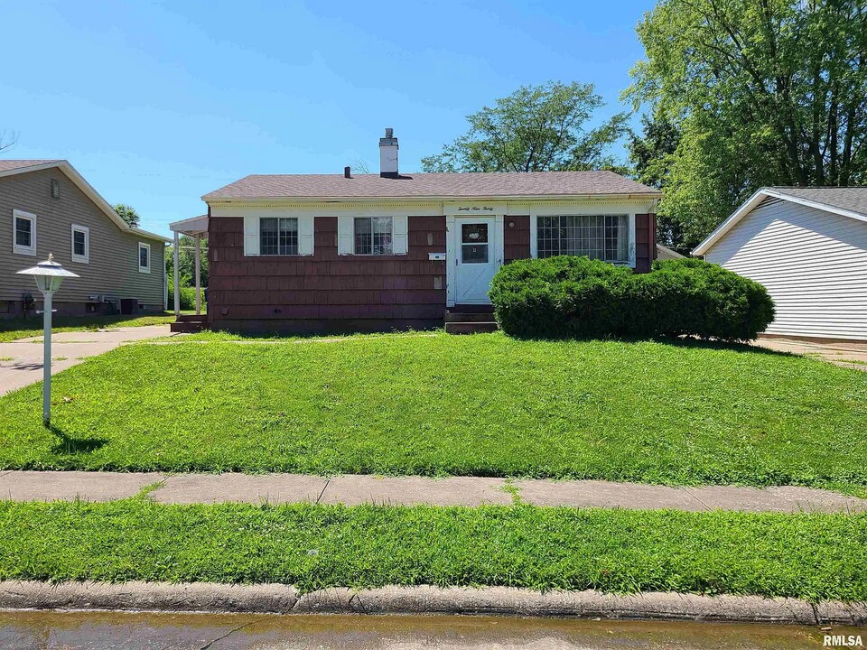 2930 N Lincoln Ave in Davenport, IA - Building Photo