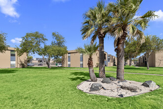 Oso Bay Apartments in Corpus Christi, TX - Building Photo - Building Photo