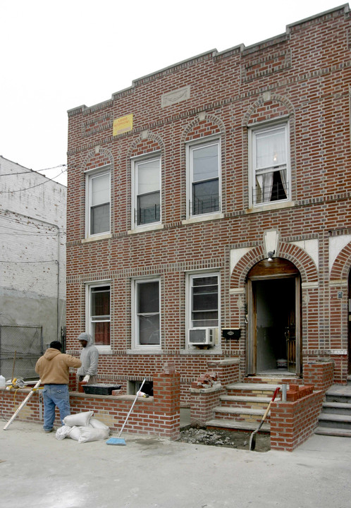 647 Pennsylvania Ave in Brooklyn, NY - Foto de edificio