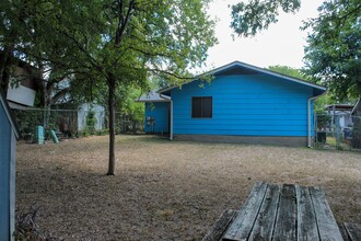 5004 Peppertree Pkwy in Austin, TX - Building Photo - Building Photo