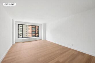 501 E 87th St in New York, NY - Building Photo - Building Photo