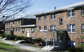 Seville Manor in Lowell, MA - Foto de edificio - Building Photo