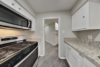 26 Pinewood Forest Ct in Spring, TX - Building Photo - Building Photo