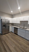 642 Treadway Blvd in Sheffield Lake, OH - Building Photo - Building Photo