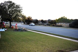 3871 Blue Ridge Dr in Round Rock, TX - Foto de edificio - Building Photo