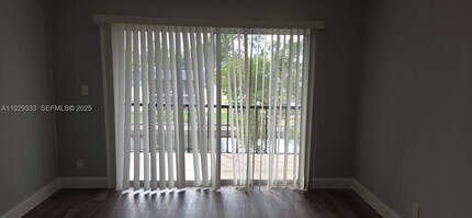 7960 N Colony Cir in Tamarac, FL - Building Photo - Building Photo