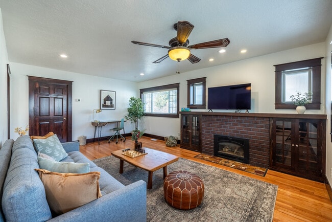 property at 3076 Melbourne St