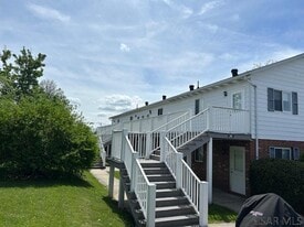 608 Sunberry St in Johnstown, PA - Building Photo