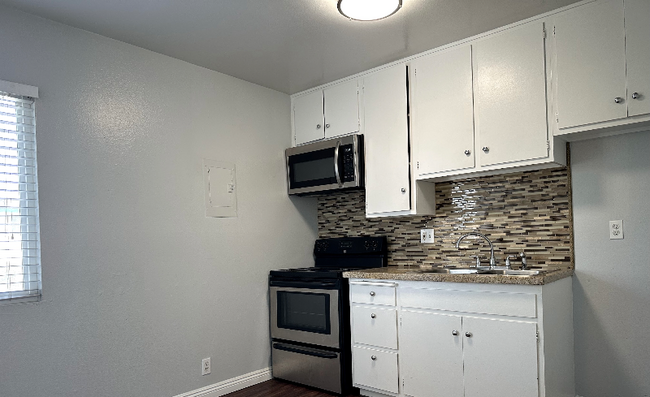 4201 McClung Dr in Los Angeles, CA - Building Photo - Building Photo
