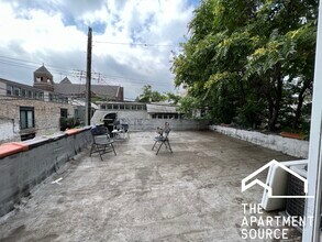 717 W 17th St in Chicago, IL - Building Photo - Building Photo