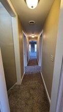 502 E Vine St, Unit Upper in Mount Vernon, OH - Foto de edificio - Building Photo