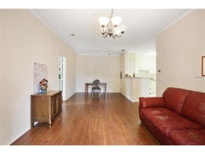 18000 Park Plaza Dr, Unit 422 in Cerritos, CA - Foto de edificio - Building Photo