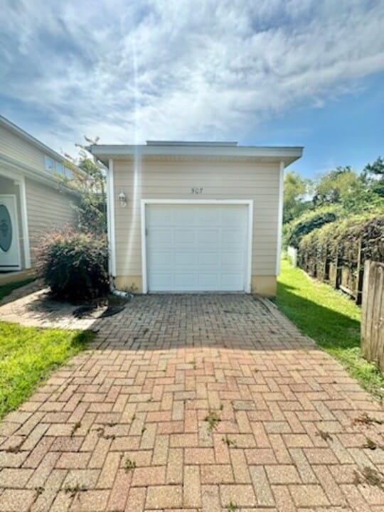 507 31st St in Niceville, FL - Foto de edificio