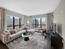 61 W Hubbard St in Chicago, IL - Building Photo