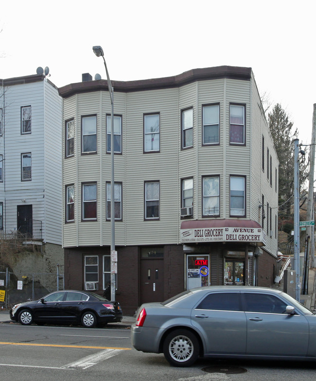 174 Yonkers Ave in Yonkers, NY - Building Photo - Building Photo