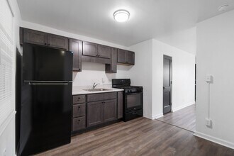 38 Midland Heights Cir in Midland, PA - Building Photo - Building Photo