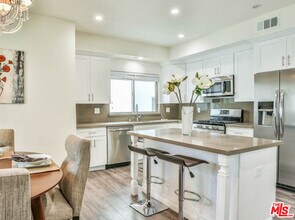 1424 S Bentley Ave in Los Angeles, CA - Building Photo - Building Photo
