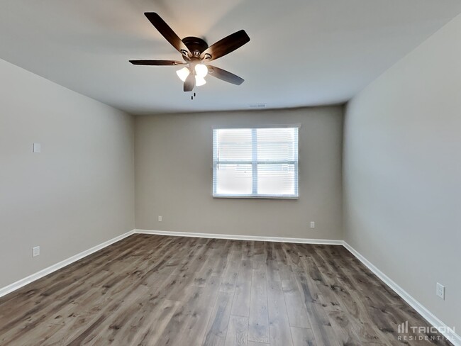 4074 Beach Wy in White House, TN - Building Photo - Building Photo