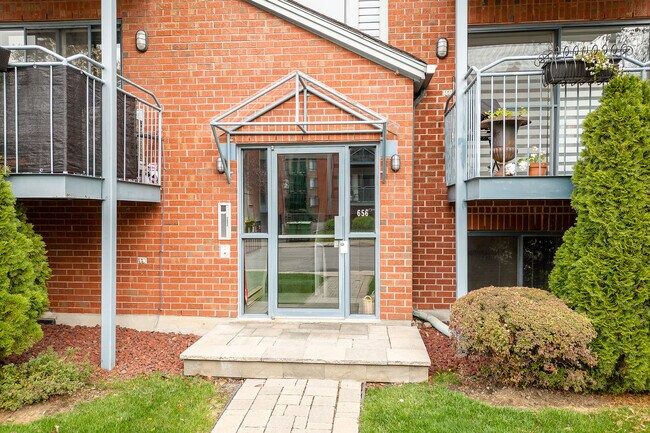 656 36E Av in Montréal, QC - Building Photo - Building Photo