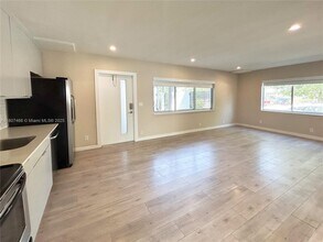 2400 NE 26th St in Fort Lauderdale, FL - Building Photo - Building Photo