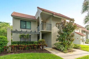 5750 Fairway Park Ct in Boynton Beach, FL - Building Photo
