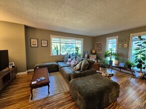 3279 Zapata Pl in Victoria, BC - Building Photo - Building Photo