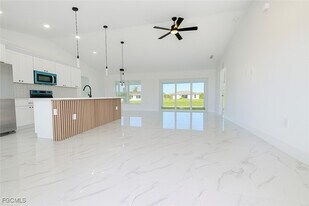 717 NW 19th Terrace in Cape Coral, FL - Building Photo