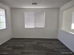 5526 Cresent Valley St in Las Vegas, NV - Building Photo - Building Photo