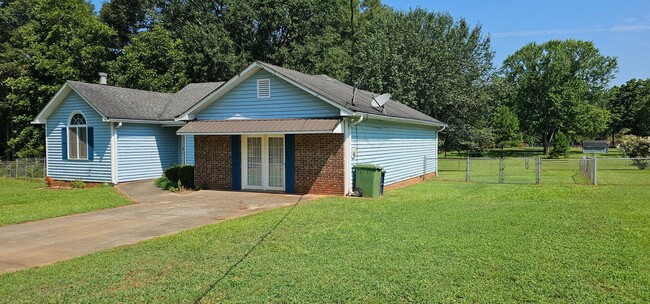 1607 Piedmont Rd in Griffin, GA - Building Photo - Building Photo