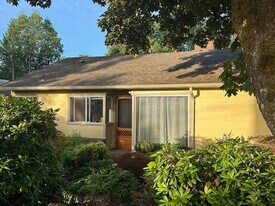 16715 SE Evergreen Ln in Milwaukie, OR - Building Photo