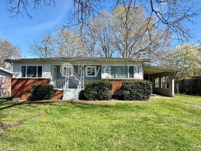 property at 221 Robert E Lee St