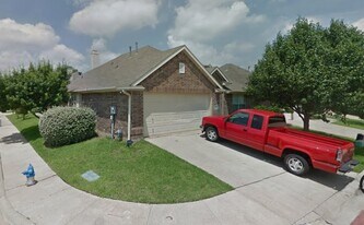 1920 Cavender Cir in Denton, TX - Building Photo